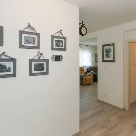 Periska Apartment *